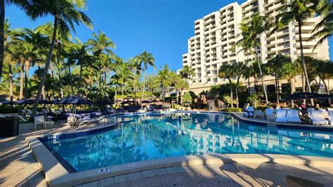 The Fort Lauderdale Marriott Harbor Beach Resort & Spa (Hotel Tour ...