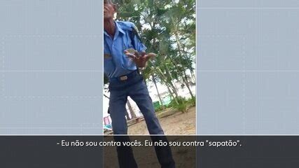 VÍDEO vigilante de parque manda casal gay parar de se beijar e diz que jovens podiam ficar