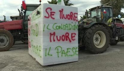 La Protesta Degli Agricoltori Calabresi Continua