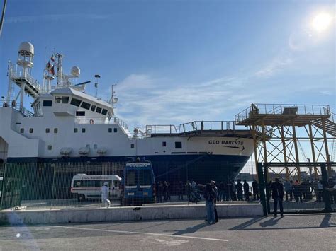 Nave Geo Barents Nel Porto Di Bari Con A Bordo Migranti Notizie