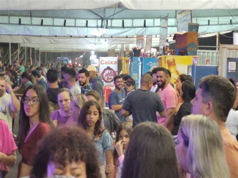 Farol Lotada E Comerciantes J Comemoram Sucesso Do Festival De