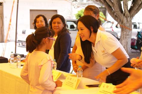 Voluntariado del Congreso entrega lentes a niñas y niños de escasos