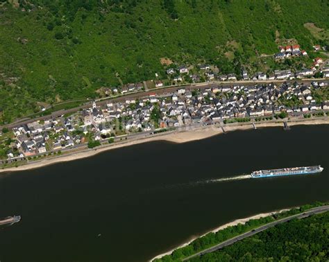 Kamp Bornhofen Von Oben Ortskern Am Uferbereich Des Rhein