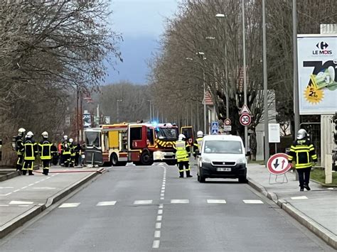 Belfort Conduite De Gaz Arrach E Personnes Vacu Es Une Route