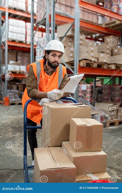 Documentos De Exame Do Trabalhador Do Dep Sito Foto De Stock Imagem