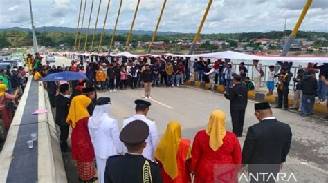 Peringatan HUT RI Ke 77 Di Kota Kendari Bendera Merah Putih Berukuran