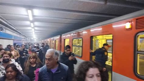 En Vivo Usuarios Reportan Salida de Humo de Tren en Estación Hidalgo