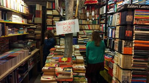 Como é a Libreria Acqua Alta em Veneza Beijo e Ciao