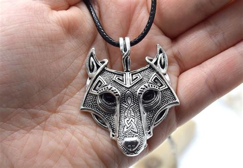 Collier pendentif tête de loup celtique détaillé Homme ou Femme Loup