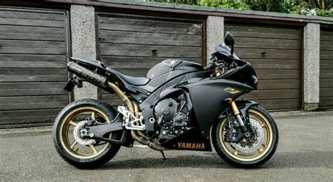 Yamaha R1 2011 7k miles. big bang in black and gold | in Livingston ...