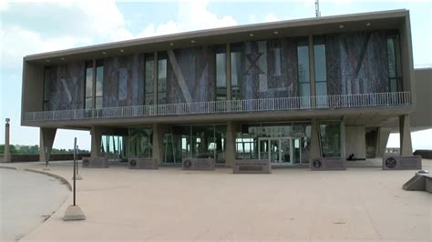 Milwaukees War Memorial Center Reopens To Visitors Youtube