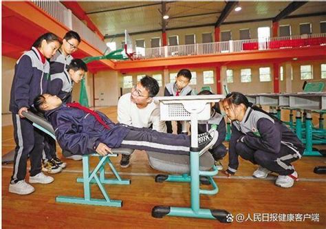 让孩子午休“趴睡”变“躺睡”，各校因地制宜出举措 浙江 年级 中小学