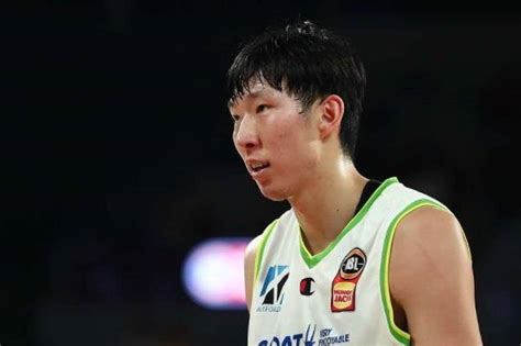 重返nba？苏群：有两支nba球队打探周琦情况 其中就有湖人乔丹1火箭