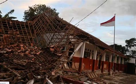 Series of powerful earthquakes shakes eastern Indonesia, no immediate ...