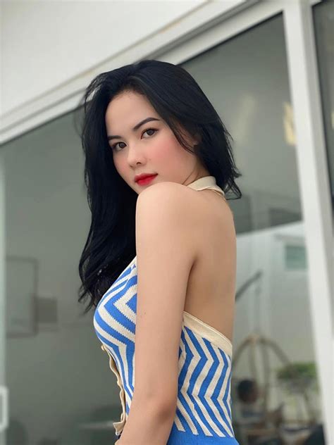 Hot girl Nha Trang tên lạ body đẹp miễn chê