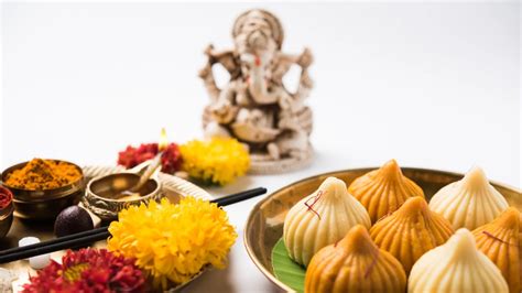 Ekadanta Sankashti Chaturthi 2024 Modak To Ladoo 5 Bhog Items To