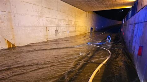 Branzoll Unterf Hrung Unter Wasser Stra E Nach Pfatten Wieder Befahrbar