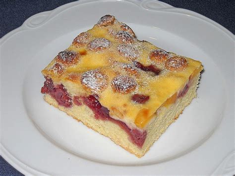 Kirsch Pfirsich Blechkuchen Mit Amarettini Schmandguss Von