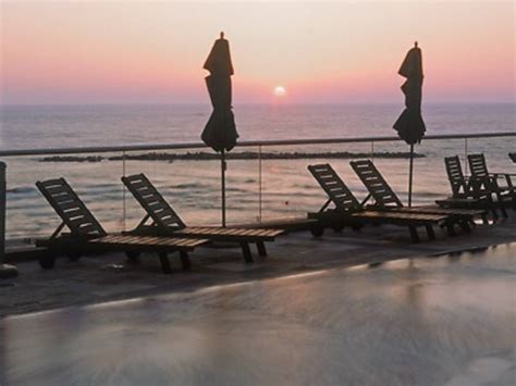 These Tel Aviv hotels are right on the Mediterranean ocean