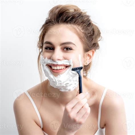 Woman shaving her face by razor 13618329 Stock Photo at Vecteezy