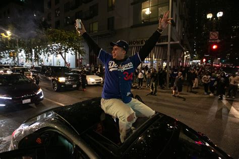 Watch Dodgers Fans Celebrate The World Series Championship Los Angeles Times