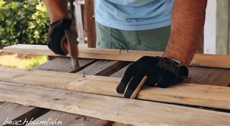 How To Disassemble A Pallet 2 Easy Methods The Saw Guy