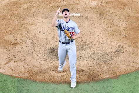 Free Beer & Hot Wings: San Francisco Giants Win National League Pennant