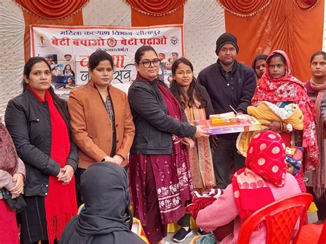 Birth Anniversary Of Newborn Girls Was Celebrated By Cutting Cake In