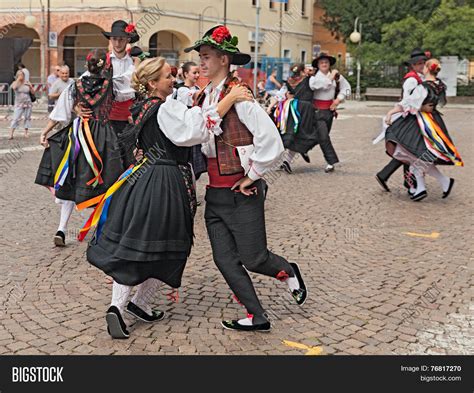 Italian Traditional Dance Image & Photo | Bigstock