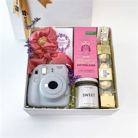 Buysend Best Premium Womens Day T Hamper Angroos