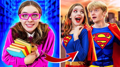 De Estudiante Nerd a Hermosa Superheroína Reencarnación Extrema de