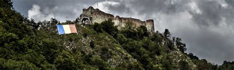 Poenari Castle: The Real Castle Dracula and Ghost Stories - Amy's Crypt