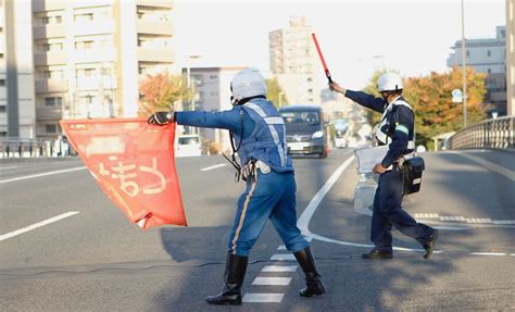 元警察官に聞いた「なぜ警察はコソコソと隠れてネズミ捕りをするのか？ ＜ネズミ捕り＞の名前の由来は？」 モーサイ