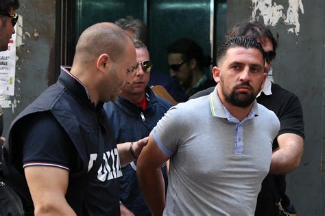 Camorra Si Infiamma La Faida A Nord Di Napoli 40 Arresti