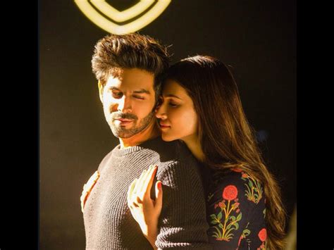 Luka Chuppi Song Photo Kartik Aaryan And Kriti Sanon Tug Your Heartstrings With This Romantic