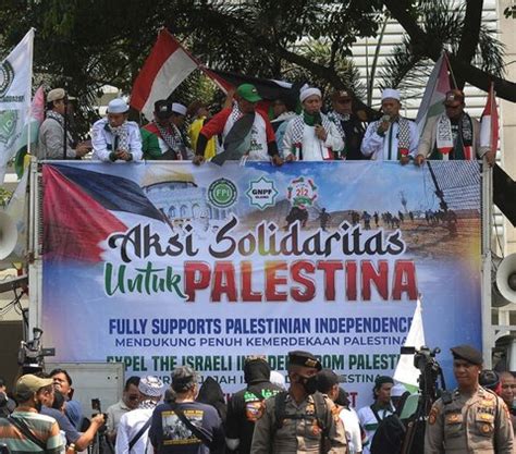 Foto Aksi Ribuan Massa Fpi Serukan Kemerdekaan Untuk Palestina Di