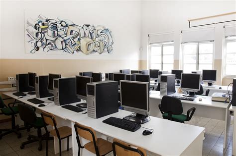 Laboratorio Di Informatica Scuola Di Arti E Mestieri G O Bufalini