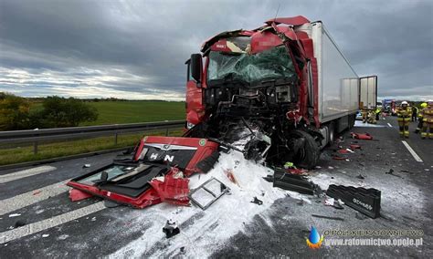 Wypadek z udziałem 3 samochodów ciężarowych na 276 km autostrady A4 O