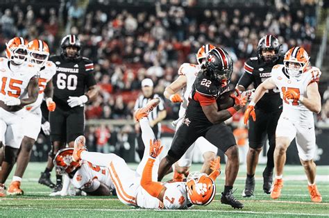 What channel is Louisville vs SMU football on today? Time, TV schedule