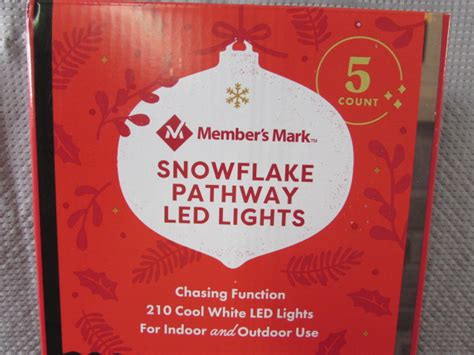 Lot Detail - 5 SNOWFLAKE LED PATHWAY LIGHTS - NEW