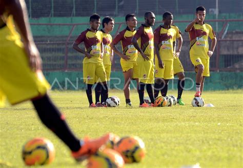 Latihan Sriwijaya Fc Antara Foto