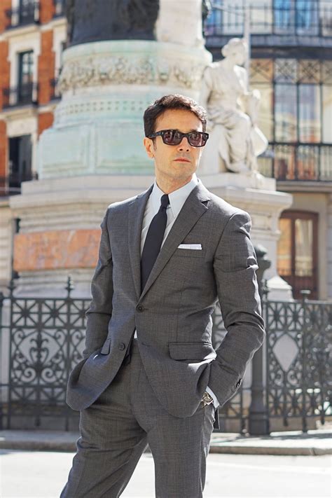 Grey Suit Outfit Ideas For Men Trong