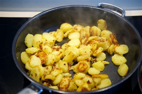 W Rzige Kartoffelpfanne Mit Buntem Gem Se Und Feta Genussgabel