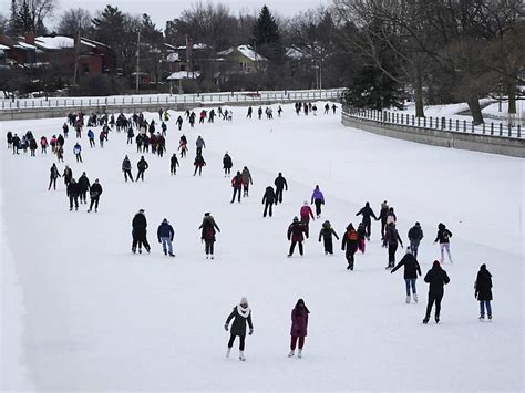 L Hiver Trop Doux A Raison De La Plus Grande Patinoire Du Monde