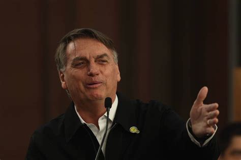 Bolsonaro em SP fala palavrão chama Lula de jumento e vê missão de