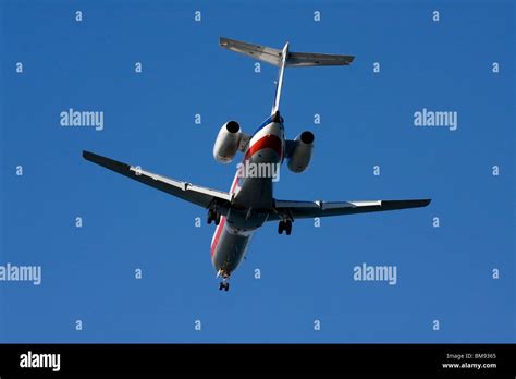 United Airlines Bombardier CRJ-700 with landing gear down Stock Photo - Alamy