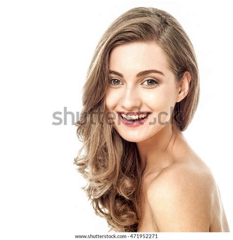 Smiling Nude Woman Posing Side Ways Stock Photo 471952271 Shutterstock