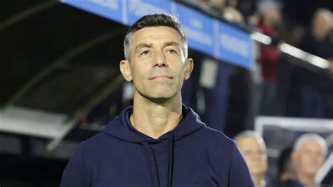 Chapéu no Grêmio Clube brasileiro entra na disputa por Pedro Caixinha