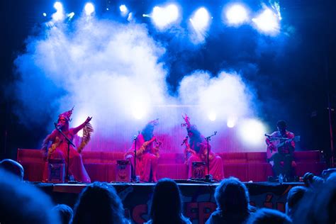 O Grupo De Vacas Ofrece No Porri O Un Concerto No D A Das Letras