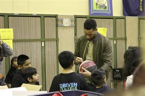 Evan Turner Visits Alder Elementary School Reynolds School District